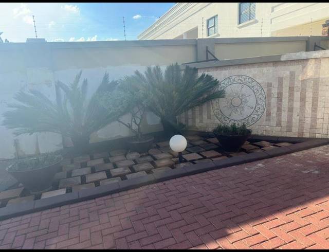 5 BEDROOM HOUSE FOR SALE IN CLAUDIUS